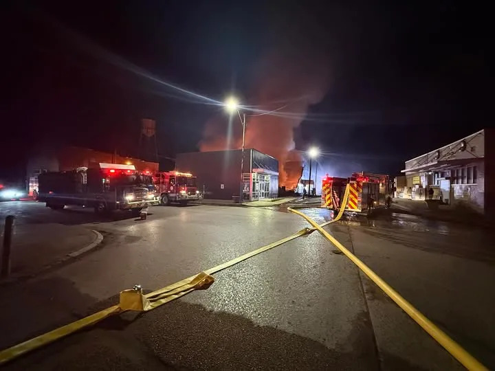 Arkansas firefighters battle major fire in Earle
