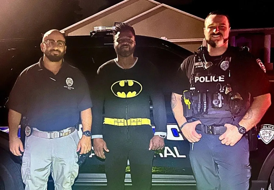 Florida man in Batman pajamas catches burglary suspect: Police