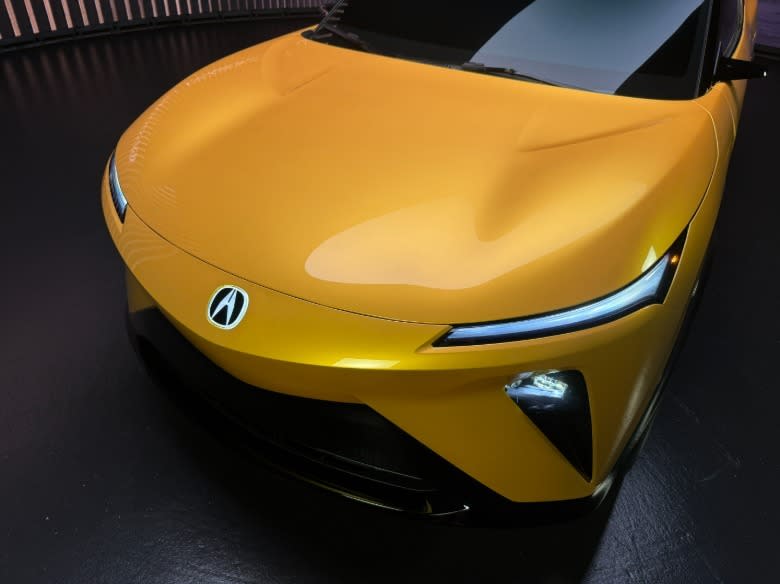 Hood of the yellow Acura RSX Prototype