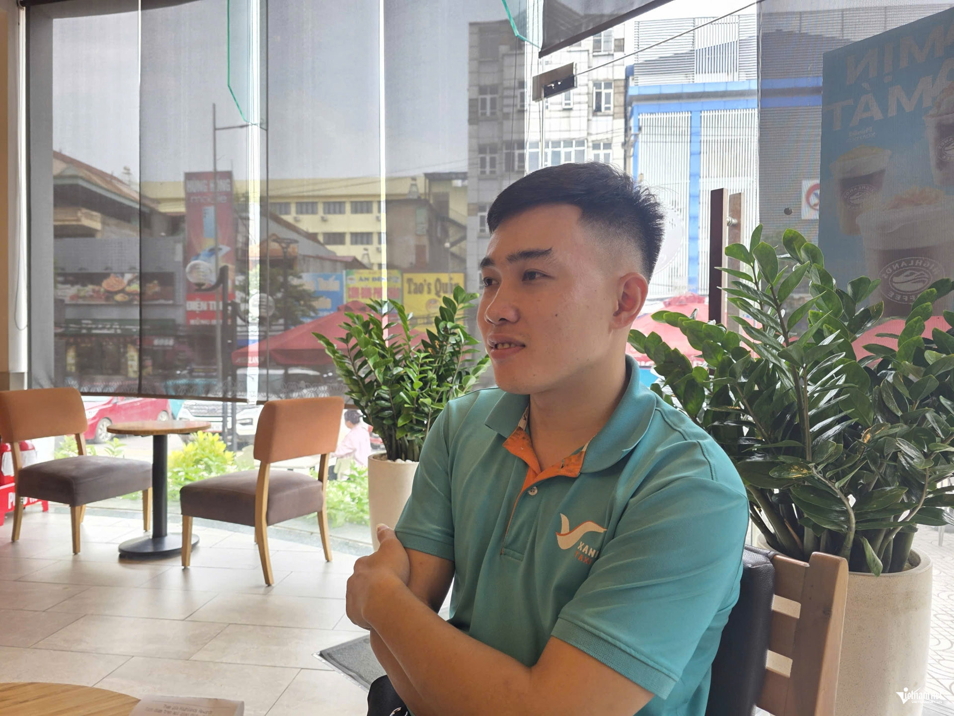 Vụ nhóm người chặn taxi, đuổi phụ nữ bế con nhỏ ra khỏi xe: Nam tài xế lên tiếng