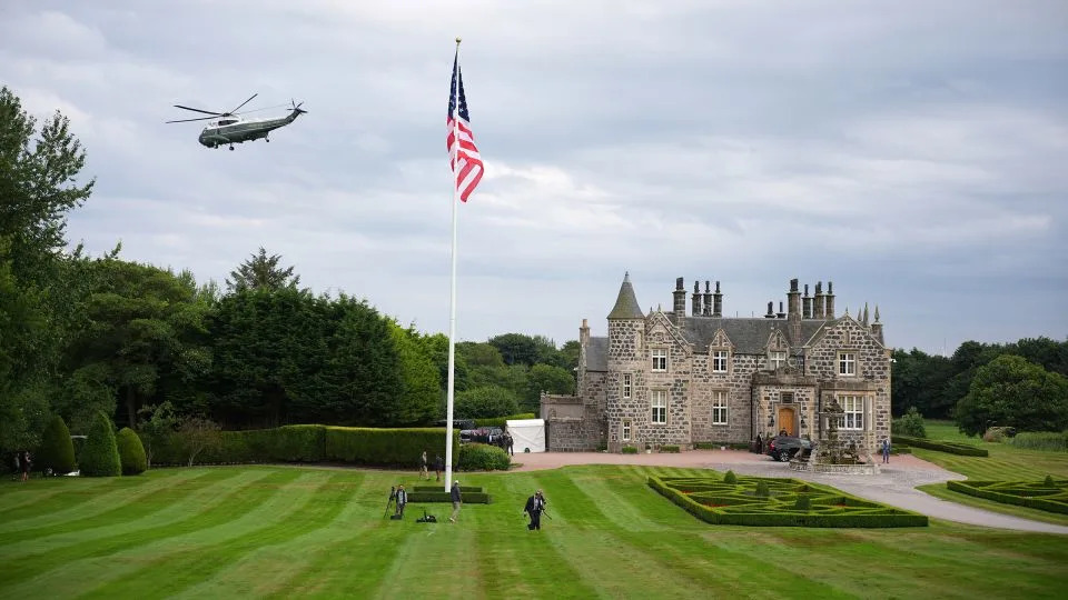 President Donald Trump and British Prime Minister Keir Starmer arrive on the Marine One helicopter at Trump International Golf Links on July 28 in Balmedie, Aberdeenshire, Scotland. - Andrew Harnik/Getty Images
