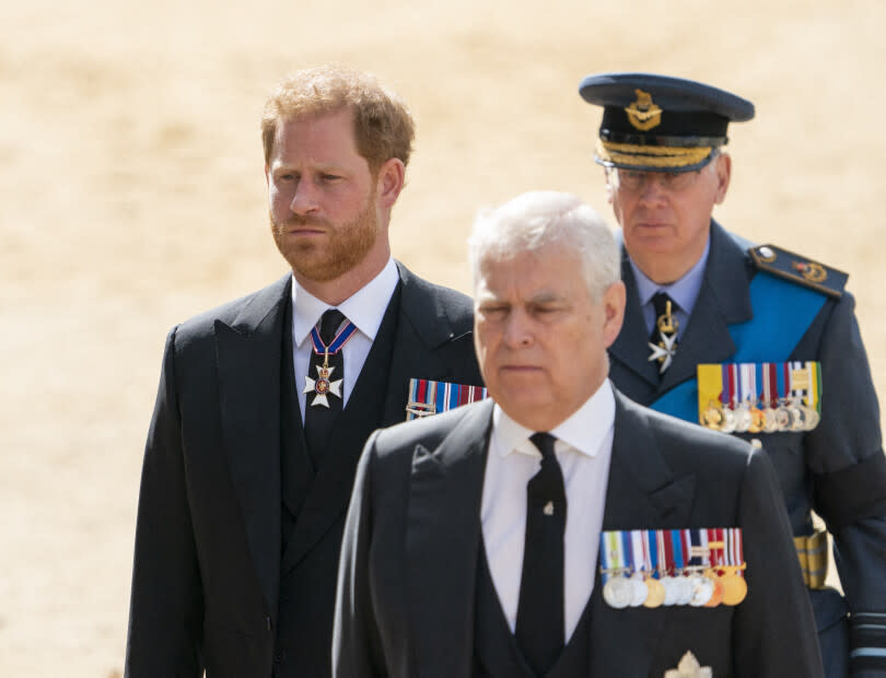 Bagarre avec Harry, relation avec Ghislaine Maxwell, enrichissement personnel… Nouvelles révélations sur le prince Andrew
