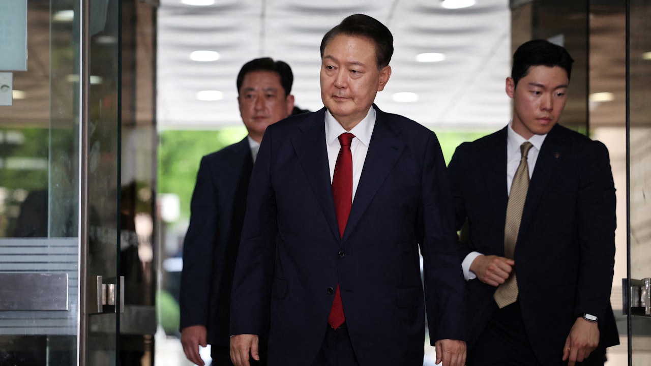 韓國特檢組執行逮捕令未果　韓媒：尹錫悅脫囚服僅穿內衣躺地拒捕