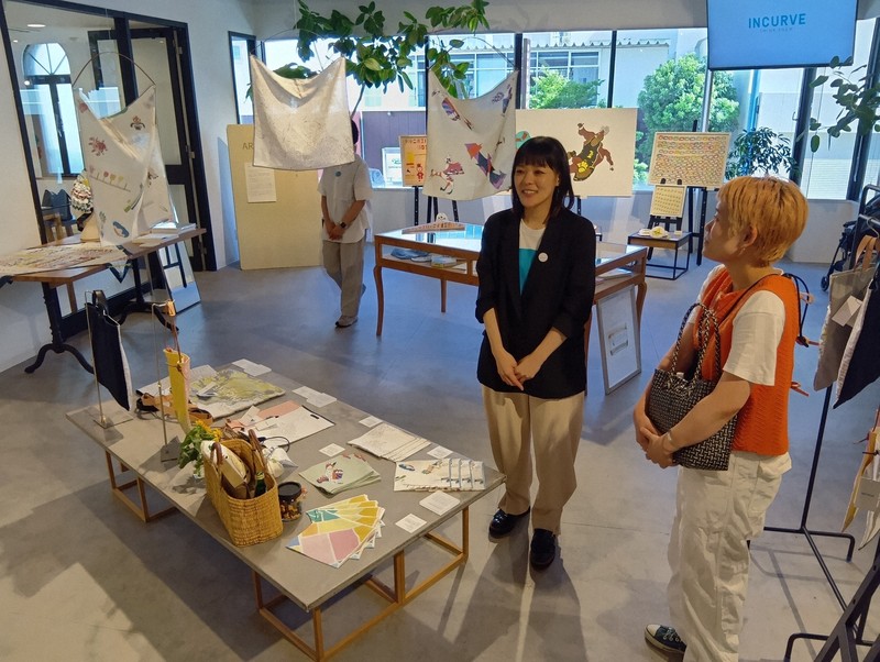 知的障害のあるアーティストの新作グッズ　大阪・箕面で展示販売