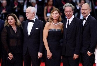 ベネチア国際映画祭が開幕　コンペ部門で21作品が「金獅子賞」競う