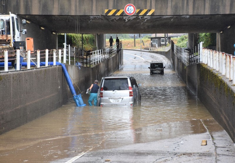 石川県で線状降水帯発生　金沢で道路冠水、新幹線は一部区間運休