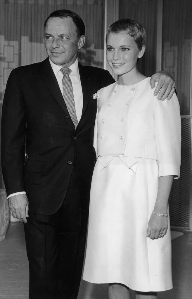 Las Vegas, Nevada: La boda de Mia Farrow y su marido Frank Sinatra en el Hotel Sands, donde se casaron.