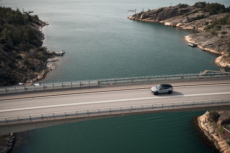 2026 volvo ex30 cross country