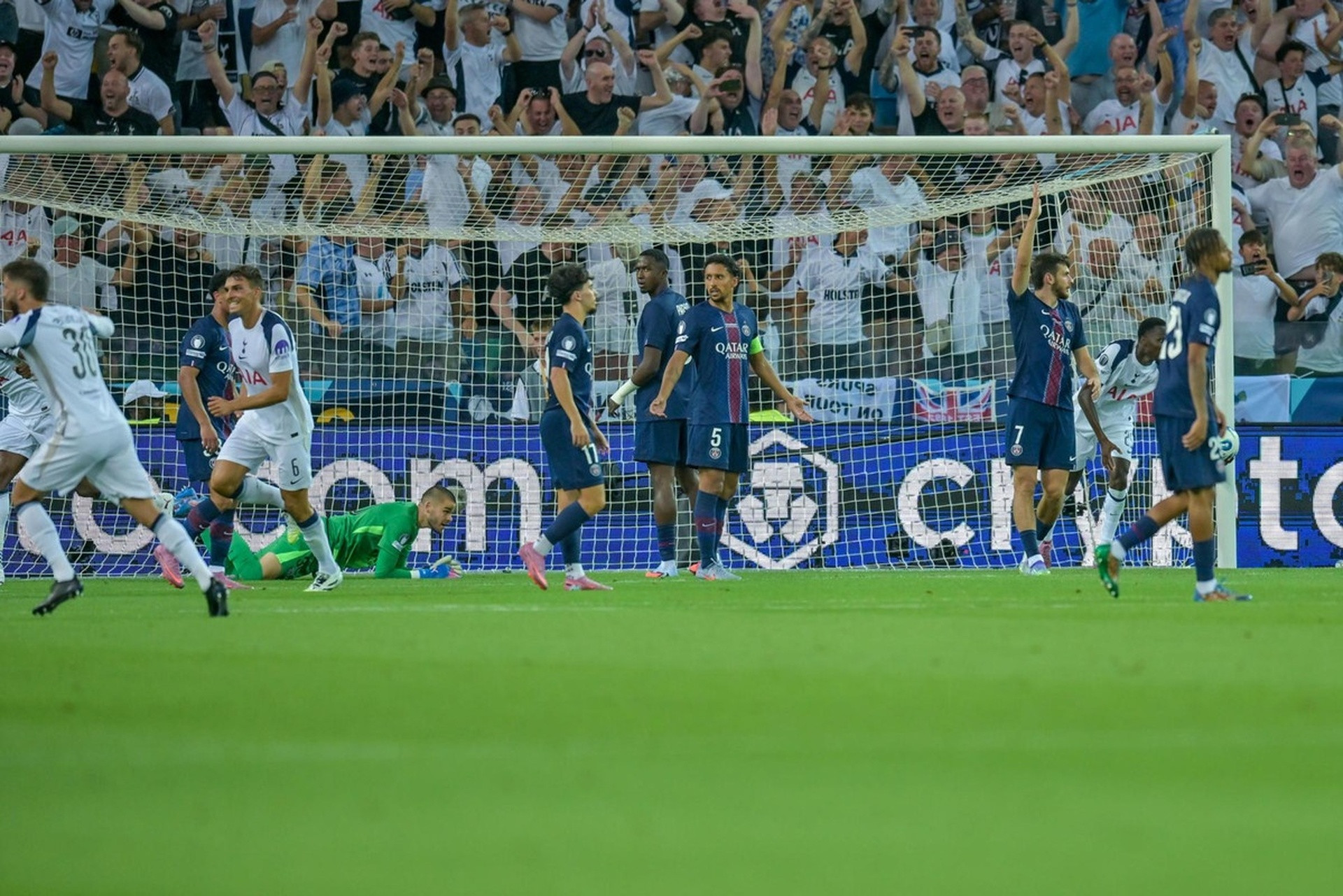 PSG giành Siêu cúp châu Âu: Luis Enrique và món quà từ Tottenham