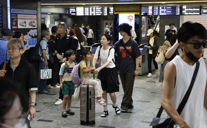 JR博多駅、帰省ラッシュで混雑　午前の山陽新幹線下りはほぼ満席