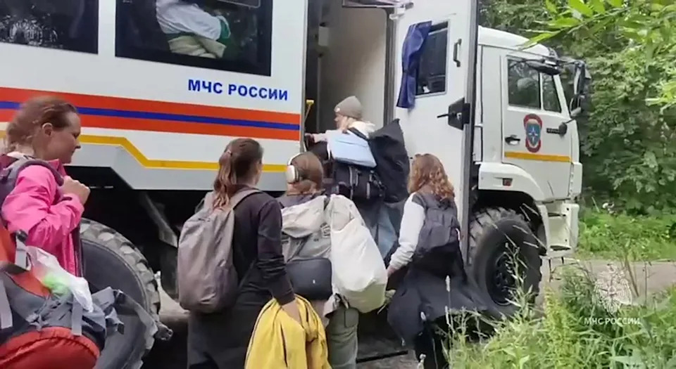 Rescuers evacuate people in Russia's Kamchatka region (Russian Ministry of Emergency Situations)
