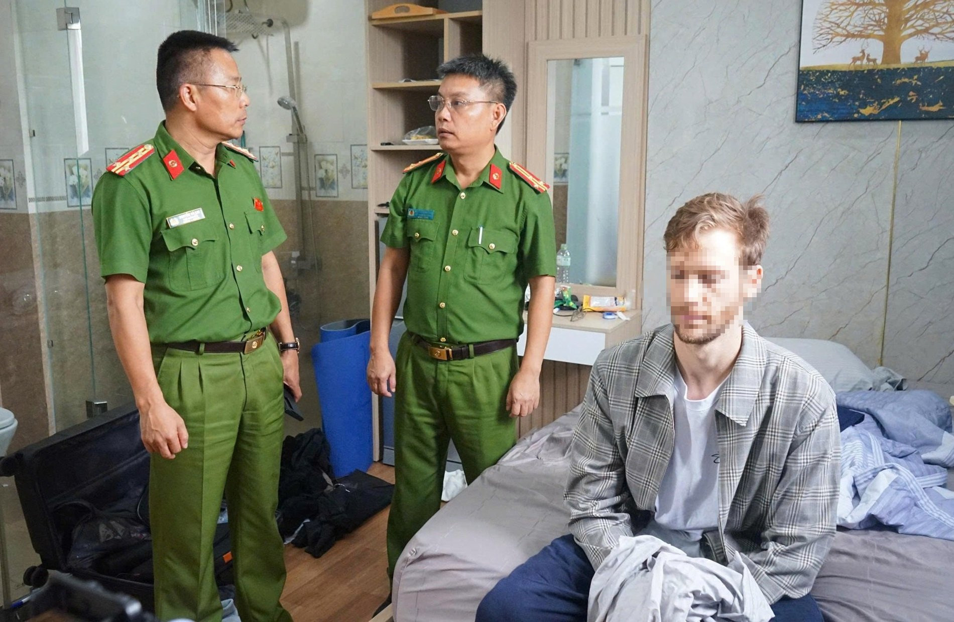 Hé lộ điểm cất giấu vàng của nghi phạm người nước ngoài sau khi cướp tiệm PNJ