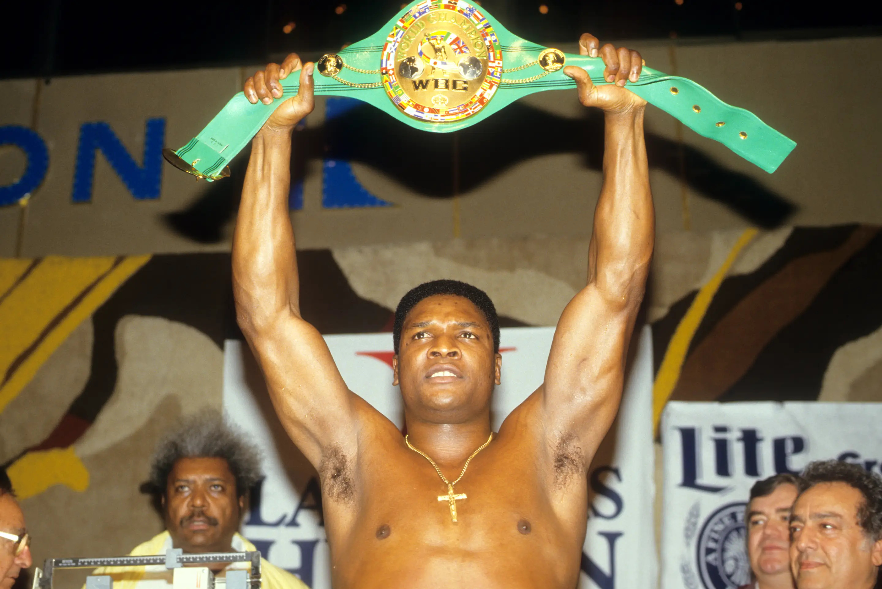 Boxing: Portrait of WBC Heavyweight Champion Trevor Berbick victorious, holding up championship belt during weigh in before fight vs Mike Tyson.
Las Vegas, NV 11/23/1986
CREDIT: John Iacono (Photo by John Iacono /Sports Illustrated via Getty Images)
(Set Number: X34039 TK1 R9 )