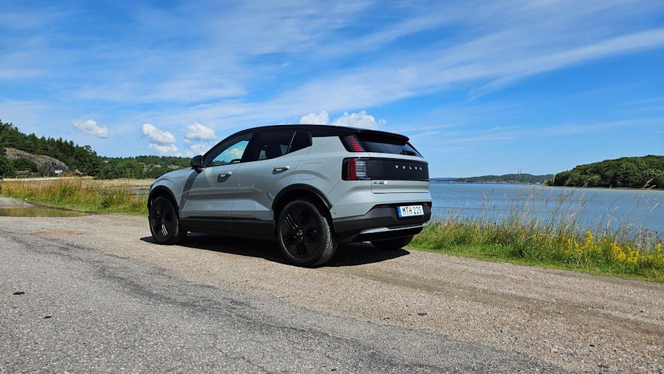 2026 volvo ex30 cross country