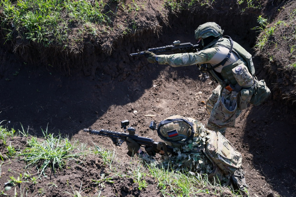 Nga kiểm soát vùng lân cận Pokrovsk, Mỹ duyệt 2 thương vụ vũ khí với Ukraine