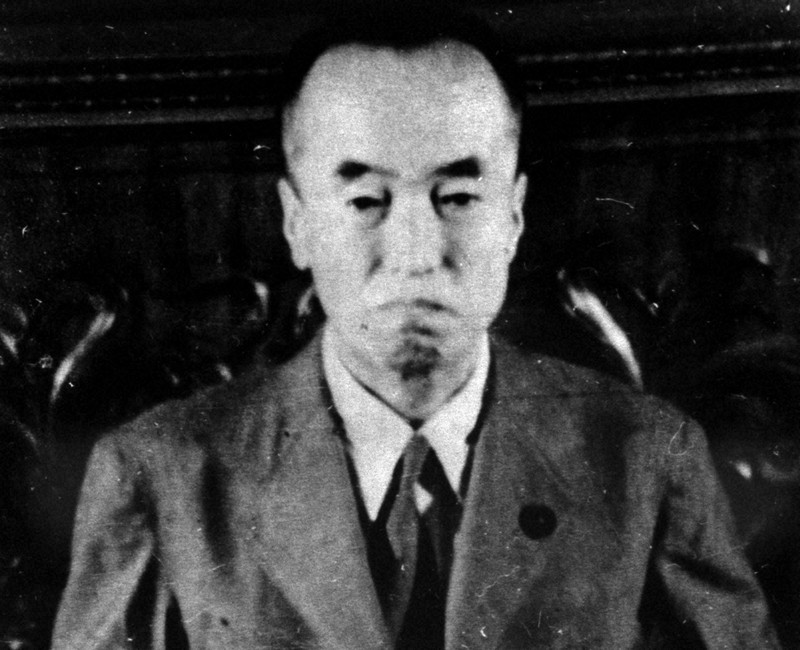 終戦処理のために1945年8月17日に東久邇内閣が組閣された。終戦後初めて開かれた第88回臨時帝国議会の本会議で、大戦の終結に至る経緯と今後の施政基本方針について演説する東久邇首相＝1945年9月5日撮影