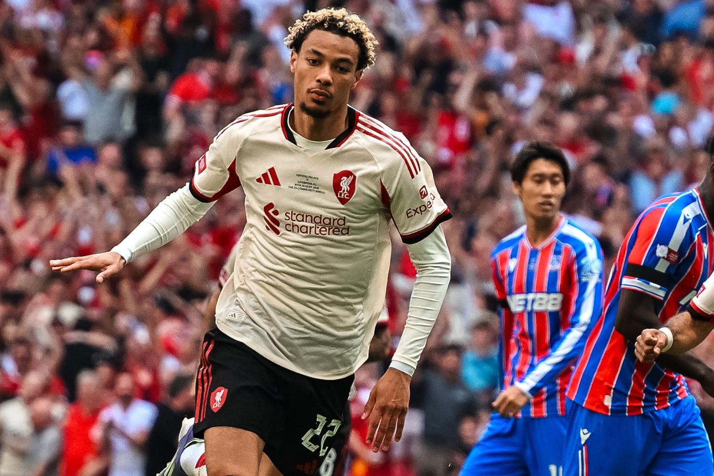 Liverpool thua Crystal Palace ở Siêu cúp Anh: Cái tát đau cần thiết