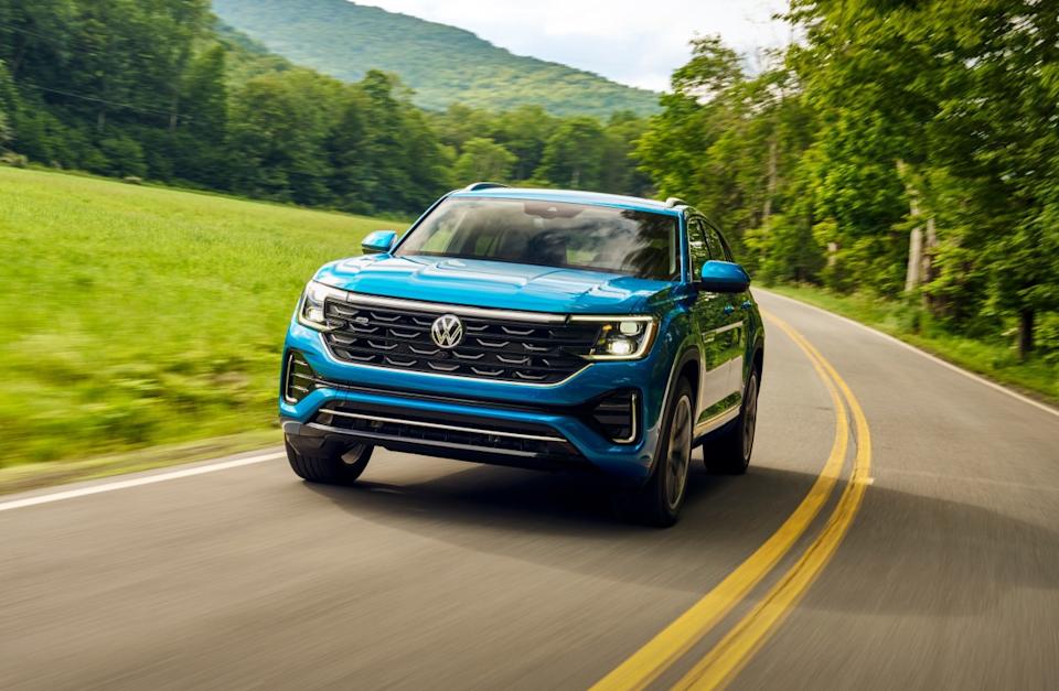 Volkswagen Unveils Tantalizing 2025 Atlas Cross Sport Lease Deal for August