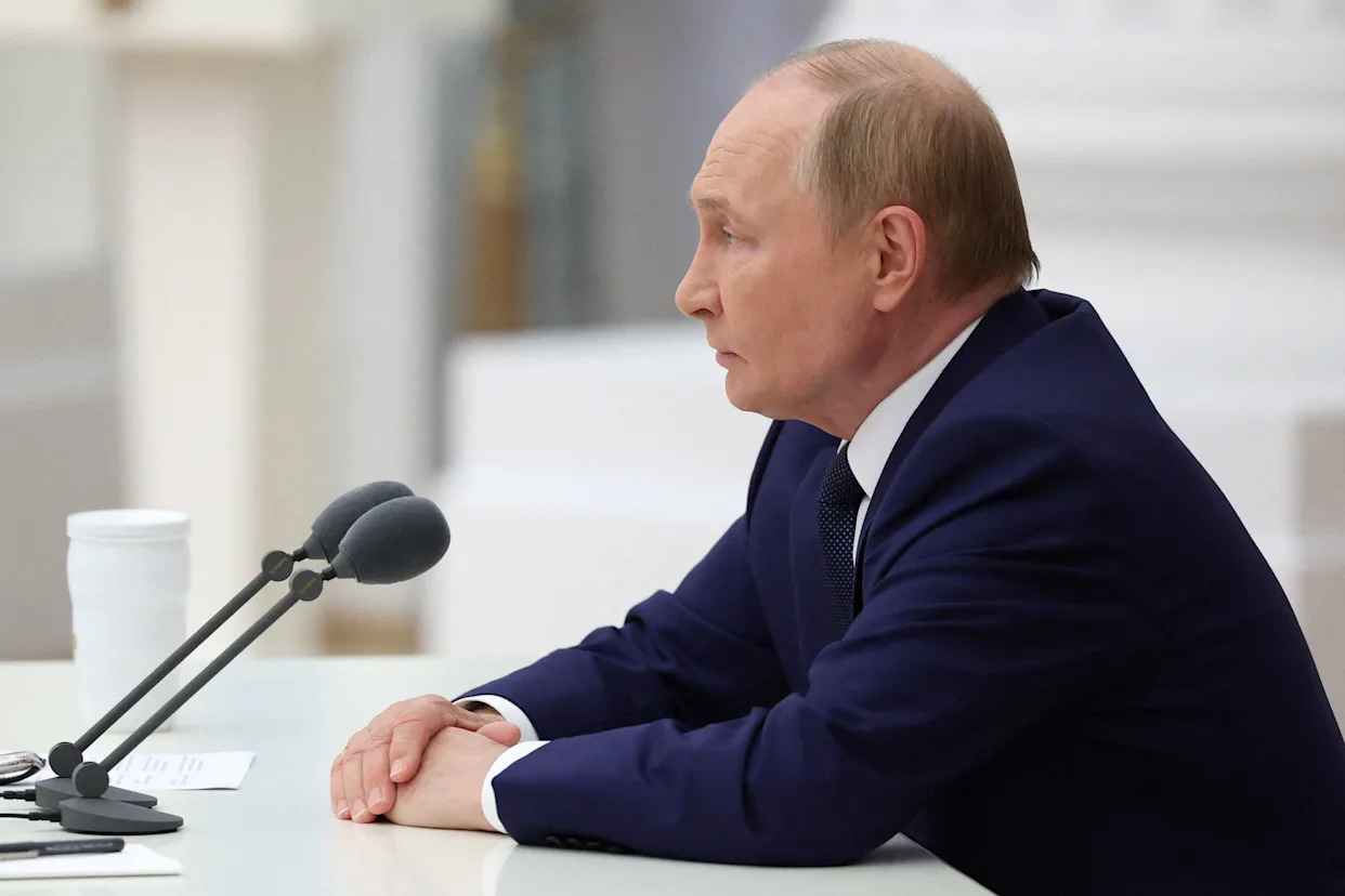 Trump tries to temper expectations ahead of Putin meeting