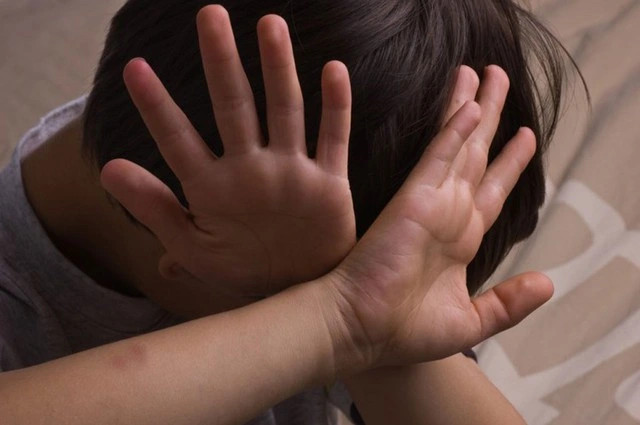 Bé gái bị lừa đi khách sạn xâm hại nhưng không tố cáo vì sợ lộ danh tính