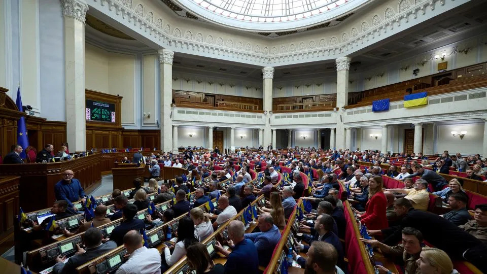 Ukrainian lawmakers voted to restore the independence of the country's anti-corruption agencies at a parliament session hall in Kyiv on July 31, 2025. - Sarakhan Vadym/AP