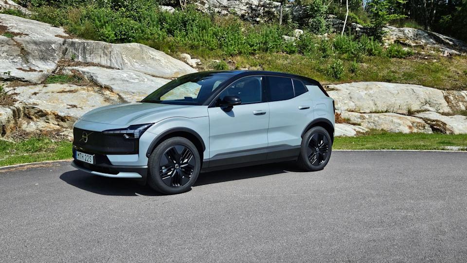 2026 volvo ex30 cross country