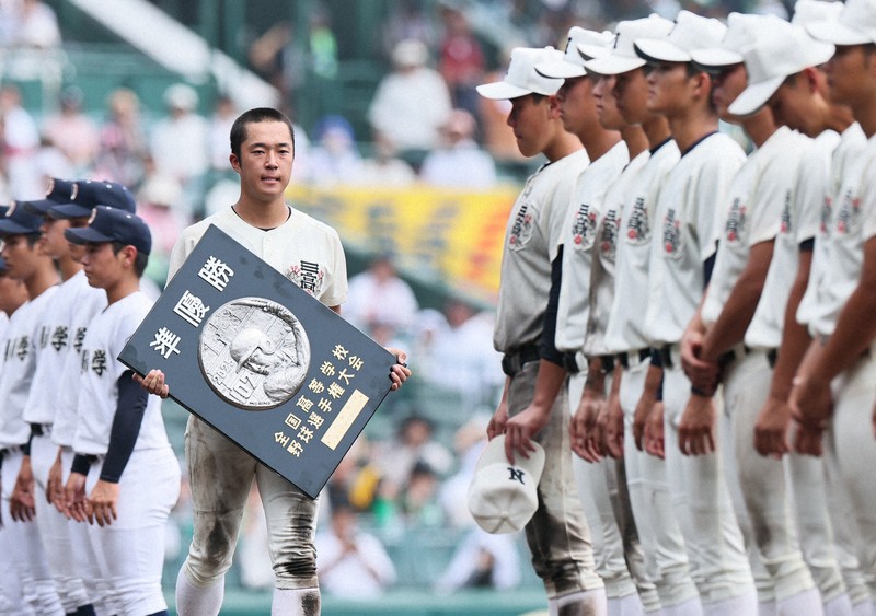 「悔しくて、みんなに申し訳なくて」　日大三、涙の準V　夏の甲子園