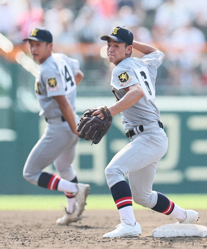 仙台育英「アリスナ」1年生コンビ　仰天プレーの理由　夏の甲子園