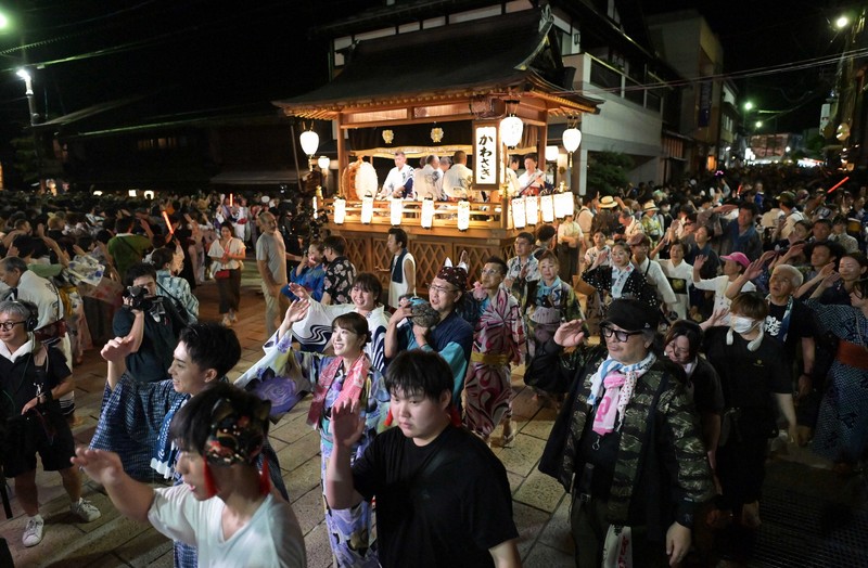 郡上おどりの「徹夜おどり」開幕　町全体が踊り明かす4日間　岐阜