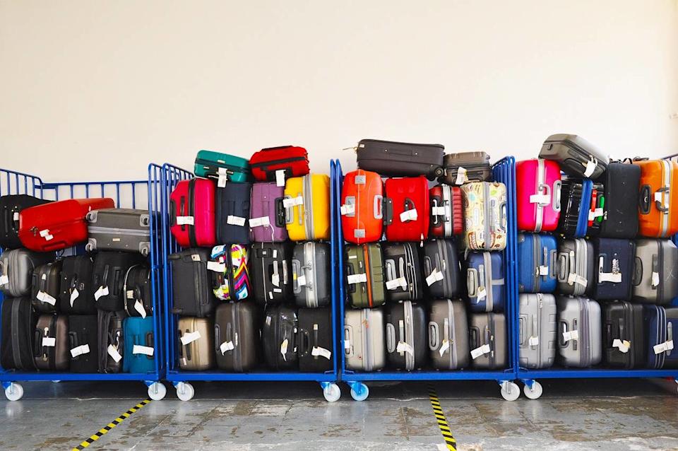 Pour voyager moins cher en avion, des vacanciers font baisser leurs frais de bagages… grâce à Vinted.