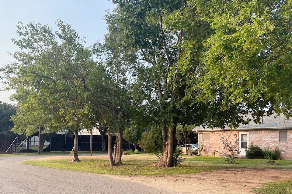 The prison is set in a neighborhood of bungalows and craftsman-style homes. (Suzanne Gamboa / NBC News)
