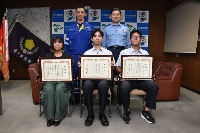 横転した車の運転手を救助　高校生ら3人に感謝状　佐賀・伊万里