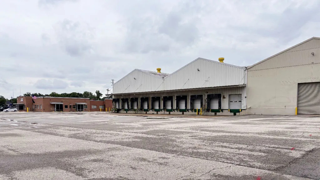A private global recycling company wants to open a new processing warehouse in the Armourdale neighborhood of Kansas City, Kansas, but neighbors and activists are asking their local government to deny the company&#39;s permit application. (Reworld application to Unified Government of Wyandotte County planning commission)
