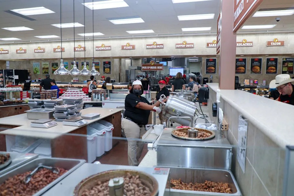 Here are some more photos from Buceee's in Calhoun, Ga.