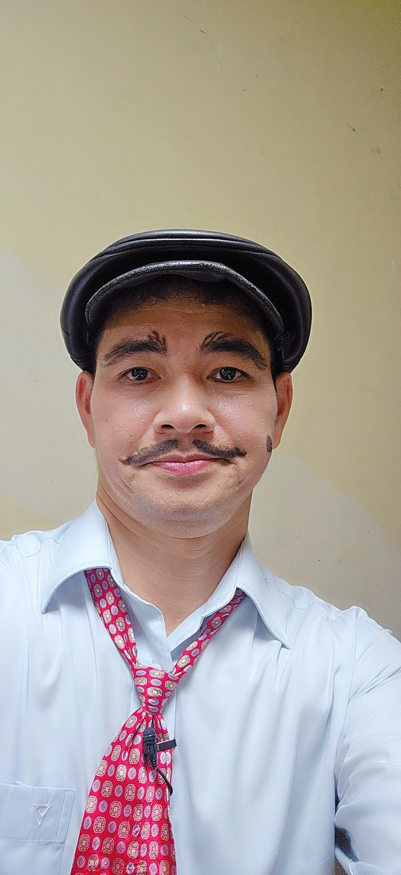 Ngoại hình khác lạ của Cục trưởng Xuân Bắc, NSND Tự Long háo hức đưa con đến trường