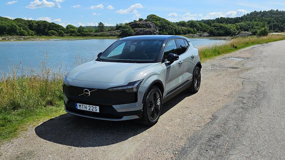 2026 volvo ex30 cross country