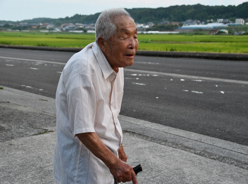 沖縄戦に兵士として送られ、多くの仲間を失った山下和明さん。「生きて帰ってきて申し訳ない」という思いを抱え戦後を生きた＝大分県国東市で2025年8月5日午後6時59分、遠藤孝康撮影