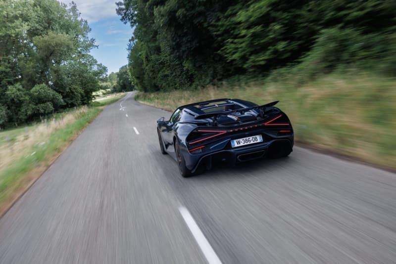 The Bugatti Mistral also masters the quieter drive along country roads - despite its extreme sportiness, there is still some comfort. Daniel Wollstein/Bugatti/dpa