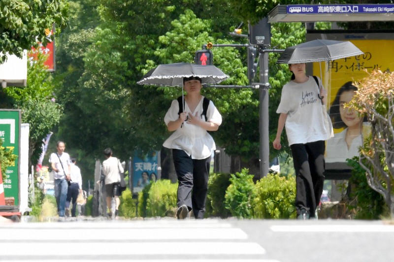 高校生「溶けちゃいそう」　群馬で5地点40度超、「記録」も更新