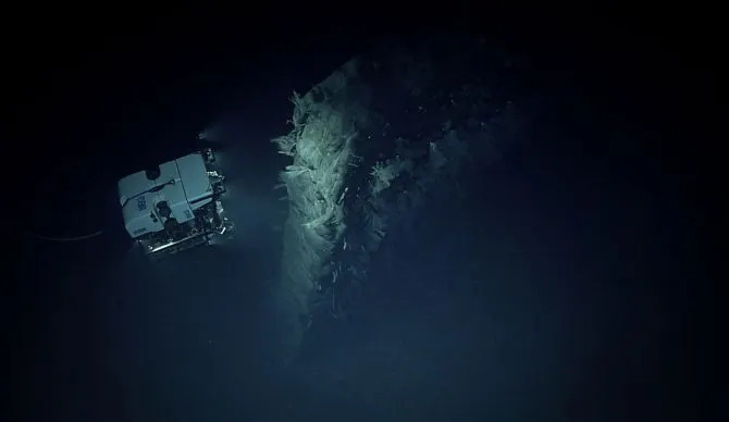 Massive Monolith Found in the Waters of Papahānaumokuākea