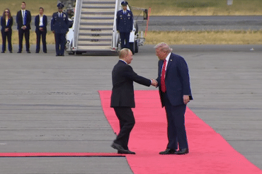 Các chiến đấu cơ Mỹ hiện đại nhất hộ tống chuyên cơ của Tổng thống Nga Putin