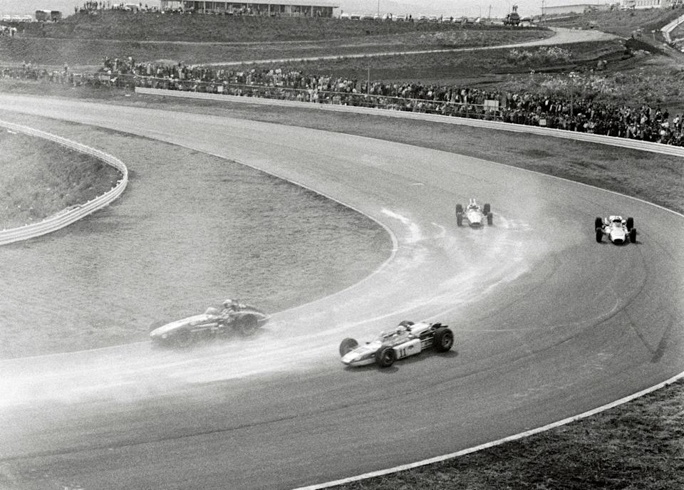 a race at the 1966 fuji usac 200