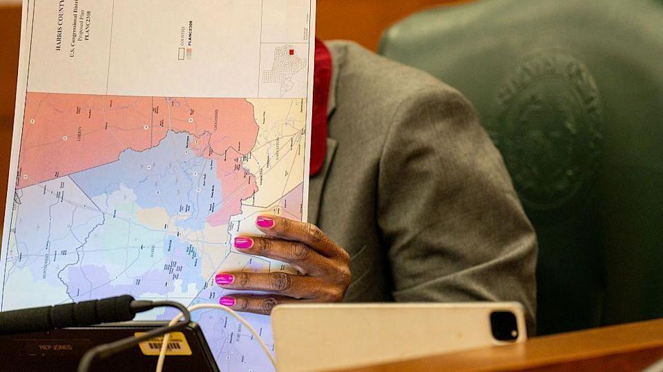 Ordenan el arresto de decenas de legisladores demócratas que huyeron de Texas para evitar que los republicanos cambien el mapa electoral del estado