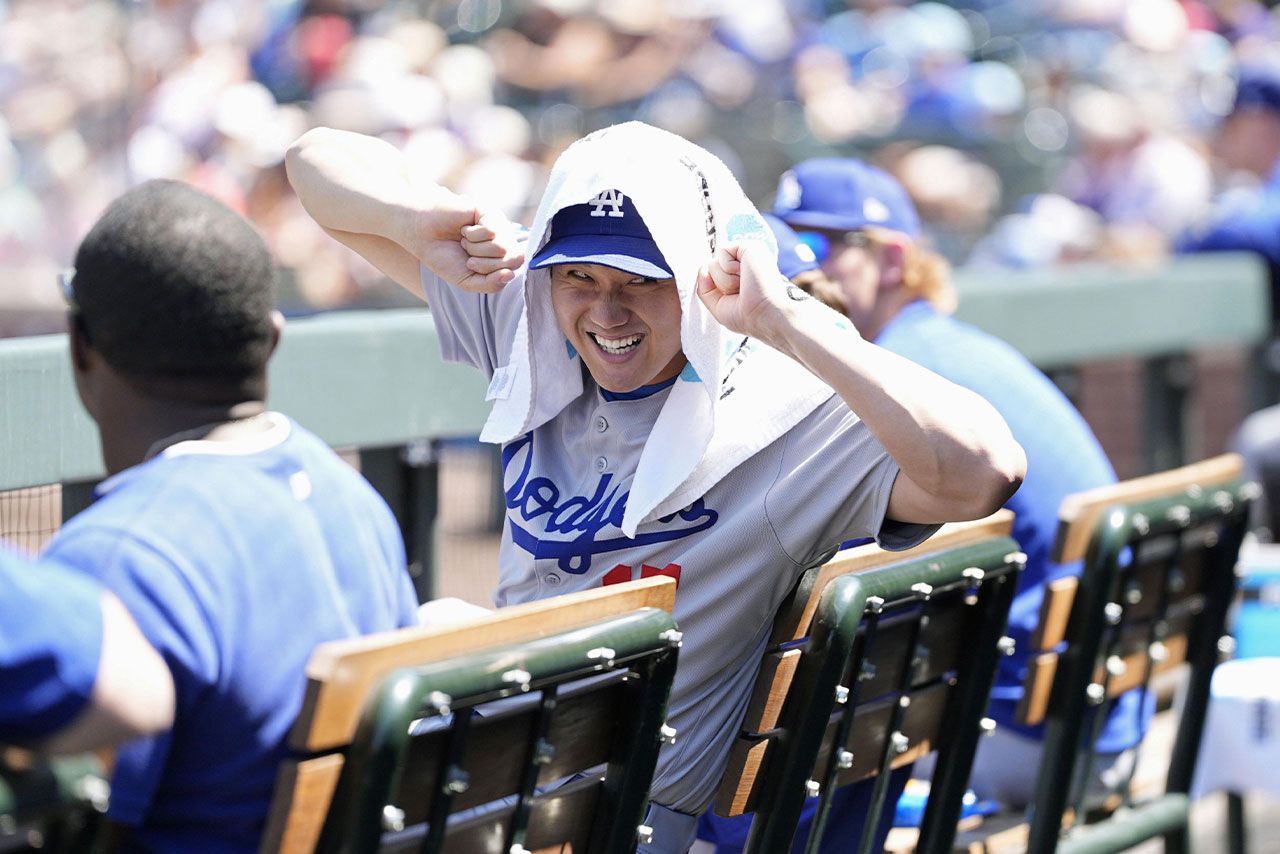 大谷翔平、ハワイ計画が頓挫も…「癒し」は愛娘のプールデビュー＆デコピンと一緒に子育て