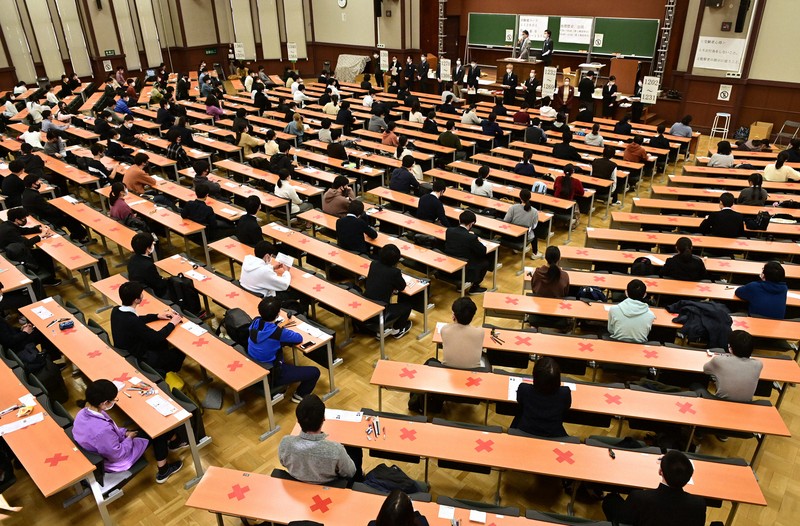 私立大の定員割れ、53％　前年度から改善　18歳人口増で