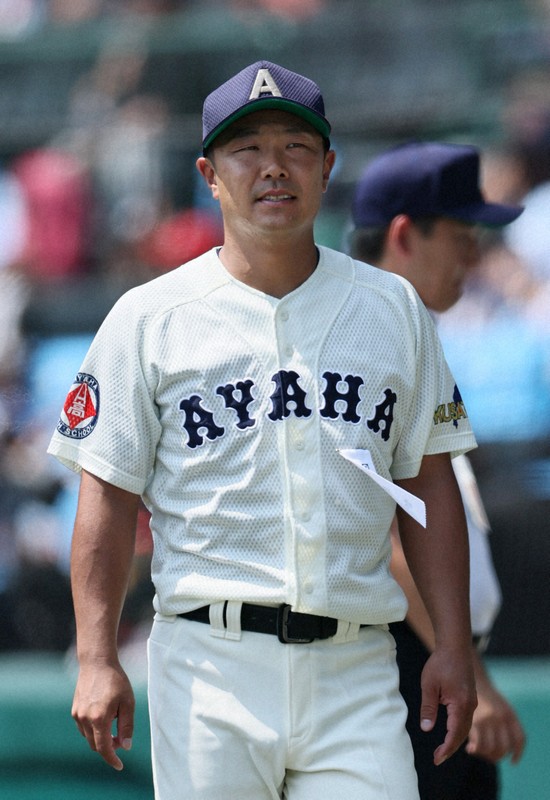 初出場の綾羽・千代監督「負け続けた先にこんな世界が」　夏の甲子園
