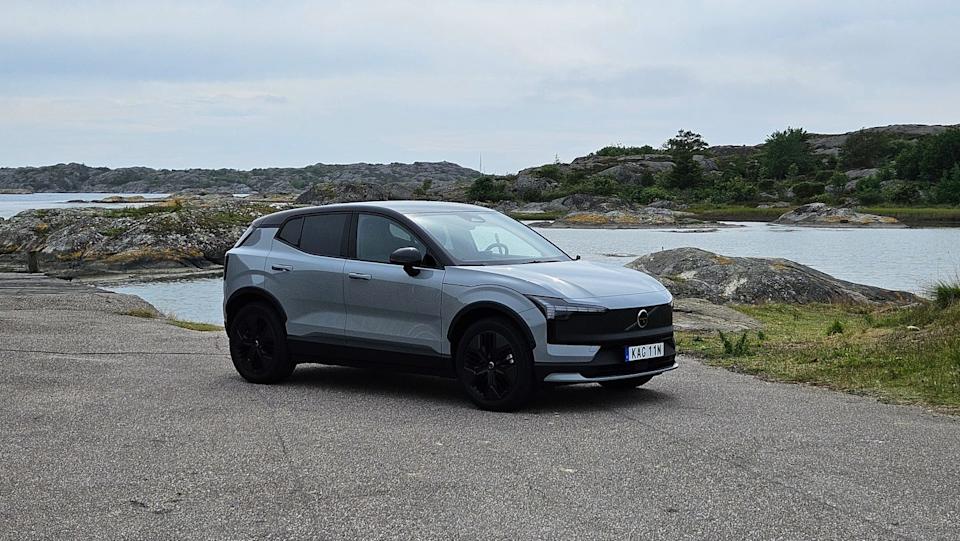 2026 volvo ex30 cross country
