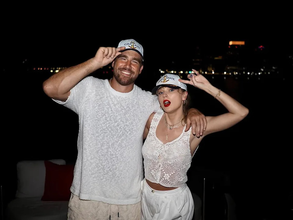 <p>How Travis Kelce Taught Taylor Swift Football</p>