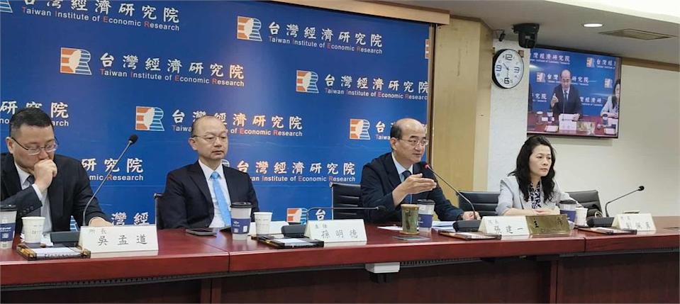 勞動市場旺！我國勞工6月總薪資逼近6萬 科技業、傳產前景分歧