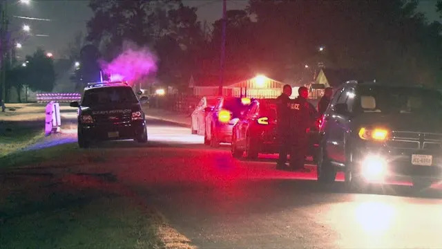 Houston police responding to scene with cars